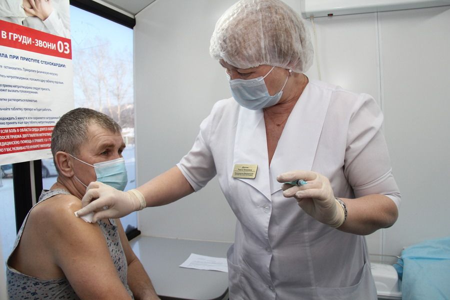 В Иркутском районе вакцинированы более 17 тысяч жителей