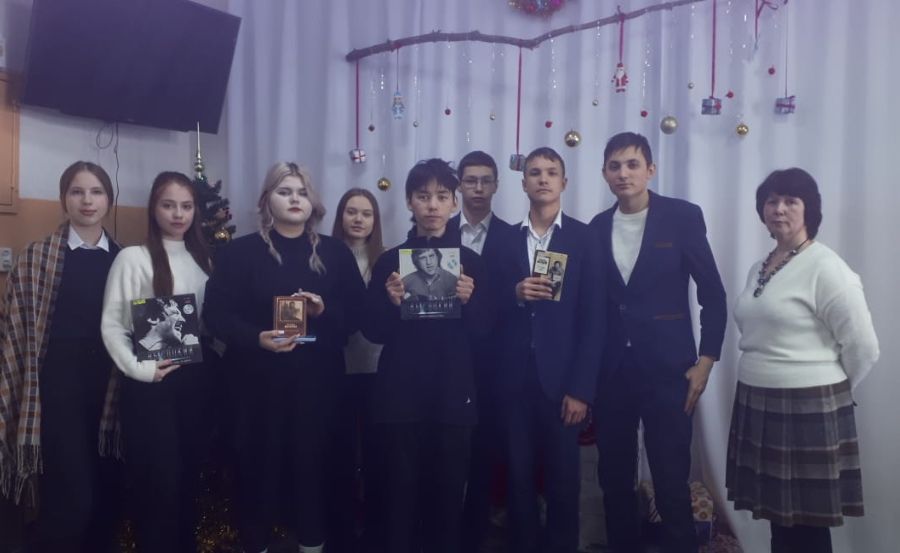 Для учащихся 10 класса Кудинской школы проведено литературно-музыкальное мероприятие «Далекий и близкий Высоцкий»