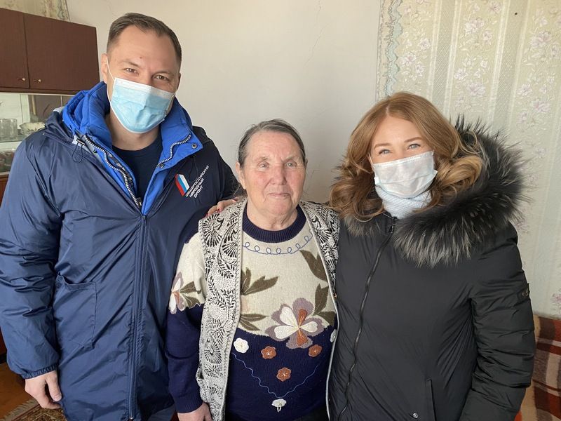 Активисты Народного фронта исполнили мечты заслуженных учителей Иркутского района