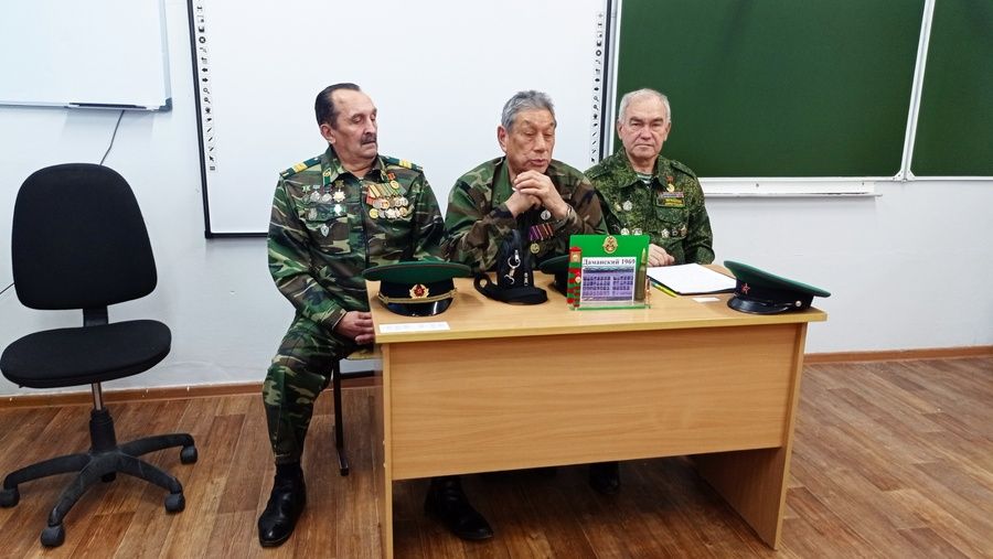 В Смоленской школе прошёл «Урок мужества»