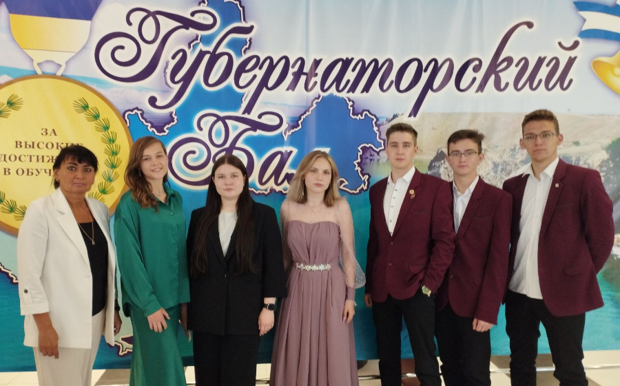 Лучших учеников Иркутской области собрал Губернаторский бал выпускников