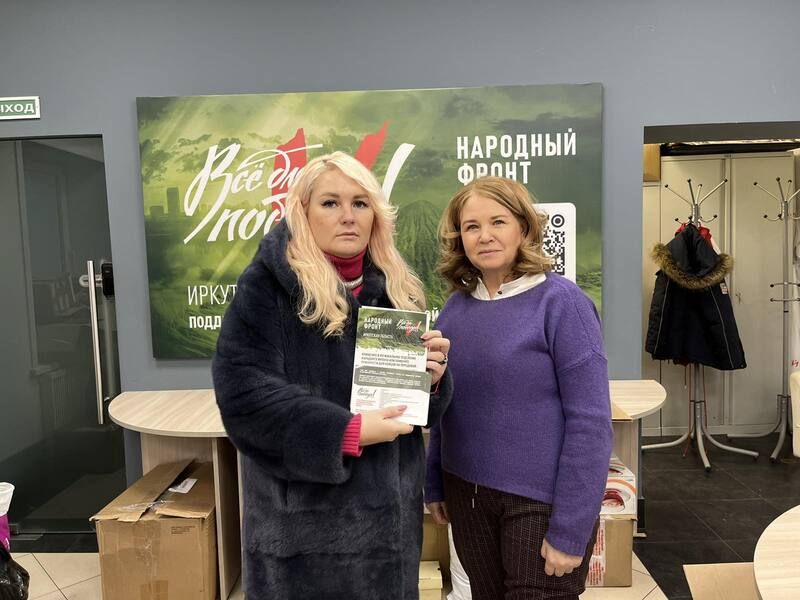 Жители Молодёжного МО передали гуманитарную помощь в Народный фронт