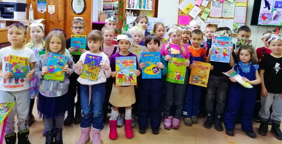 Нам лес доносит птичий гам!