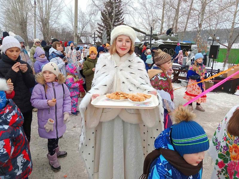 Жители Иркутского района отметили Масленицу