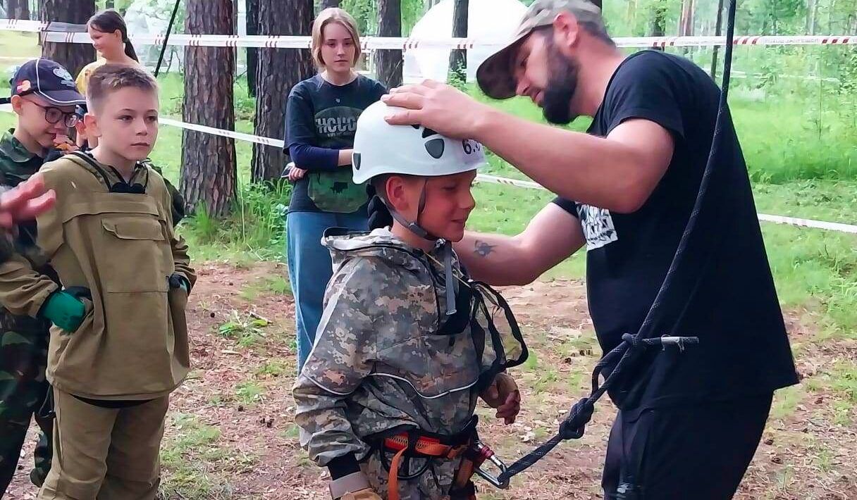 Школьники из десяти муниципальных образований Иркутского района отдыхают в палаточном лагере «CS Camp» на заливе Большой Калей реки Ангара