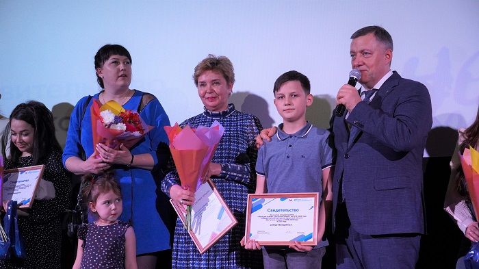 Свидетельства на приобретение или строительство жилья получили 27 семей из Иркутского района