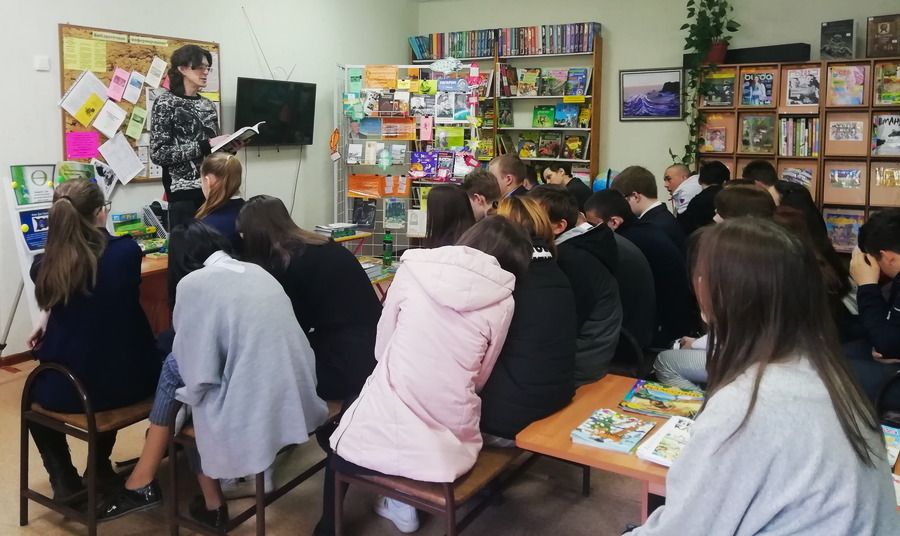 В библиотеке села Пивовариха состоялась творческая встреча с молодым писателем