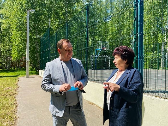 Мэр Иркутского района Леонид Фролов проверил детский оздоровительный лагерь «Байкал»