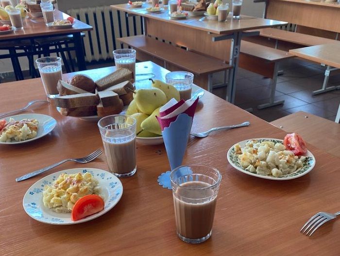 Качество школьного питания проверили в Оёкской средней и начальной школах
