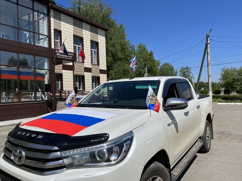 В Молодёжном прошёл автопробег, посвящённый празднованию Дня России