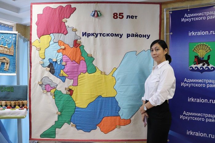 Уникальную пэчворк-карту Иркутского района создали мастера к 85-летнему юбилею