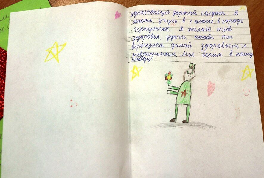 Ученики Пивоваровской школы собрали и передали для отправки в зону СВО 12 посылок
