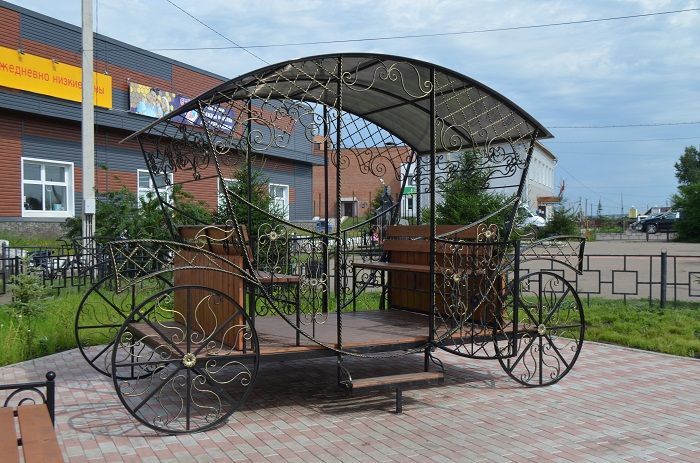 В селе Оёк открыли новый благоустроенный сквер