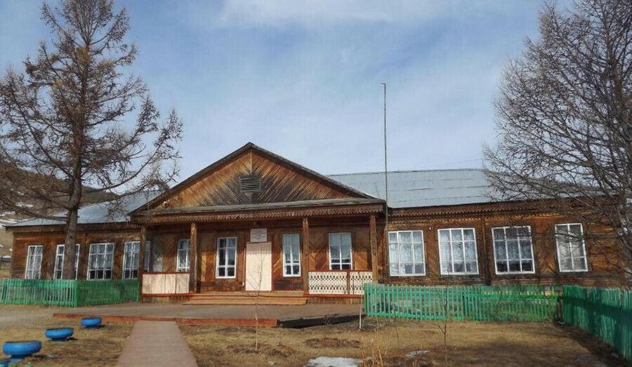 На месте сгоревшей школы — реликвия
