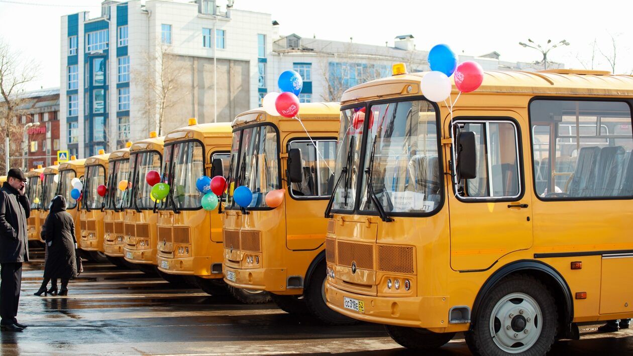 Новые автобусы получили школы района