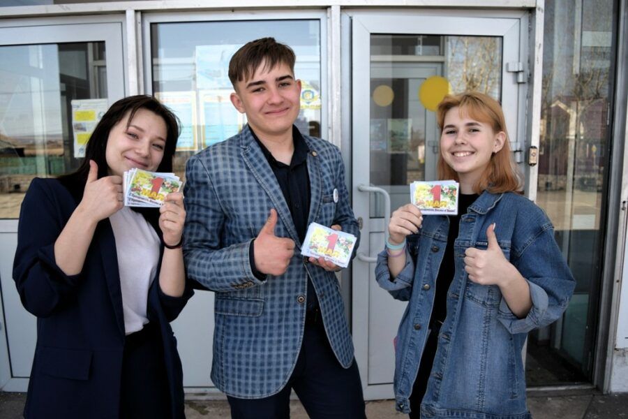 Празднуй! Не зевай! На дворе — Первомай!