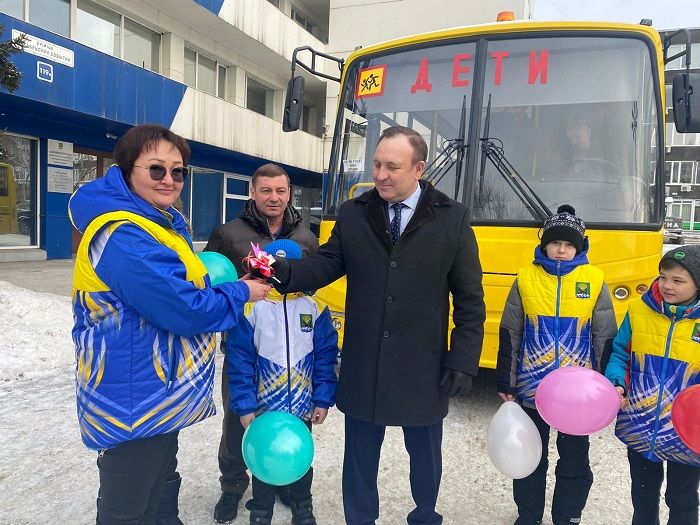 Новый автобус получила ДЮСШ Иркутского района