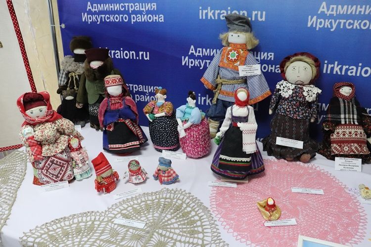Мастера из Листвянского МО представили свои работы на выставке к юбилею Иркутского района
