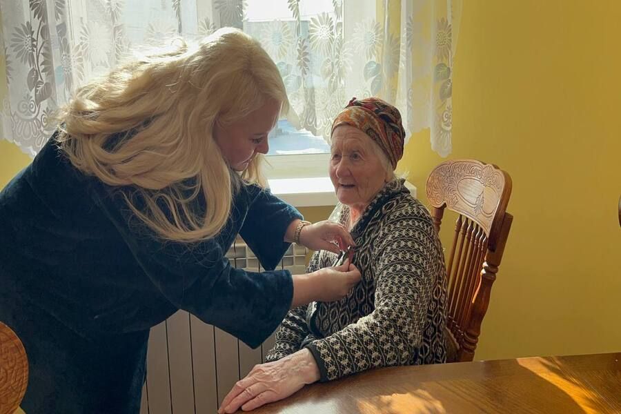 Жительницам Молодежного МО были вручены памятные медали «80 лет Победы в Великой Отечественной войне 1941-1945 гг.»