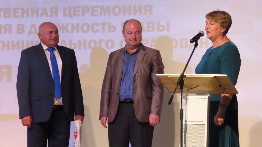 Василий Колмаченко вступил в должность главы Хомутовского МО