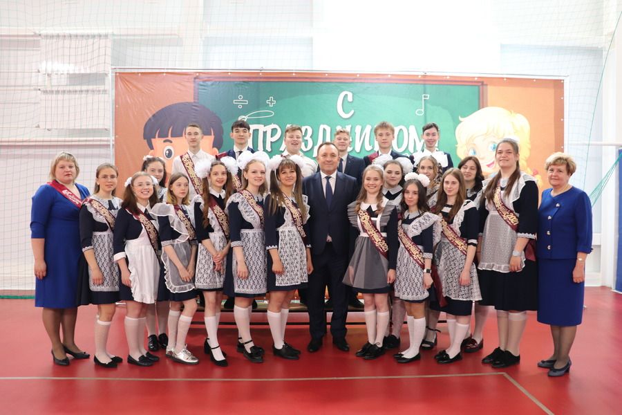 В добрый путь, выпускники!