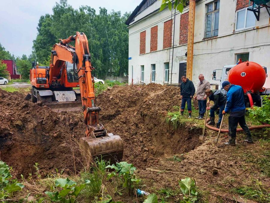 29 июня в районе трёх часов дня в посёлке Молодёжный произошла авария на центральном трубопроводе