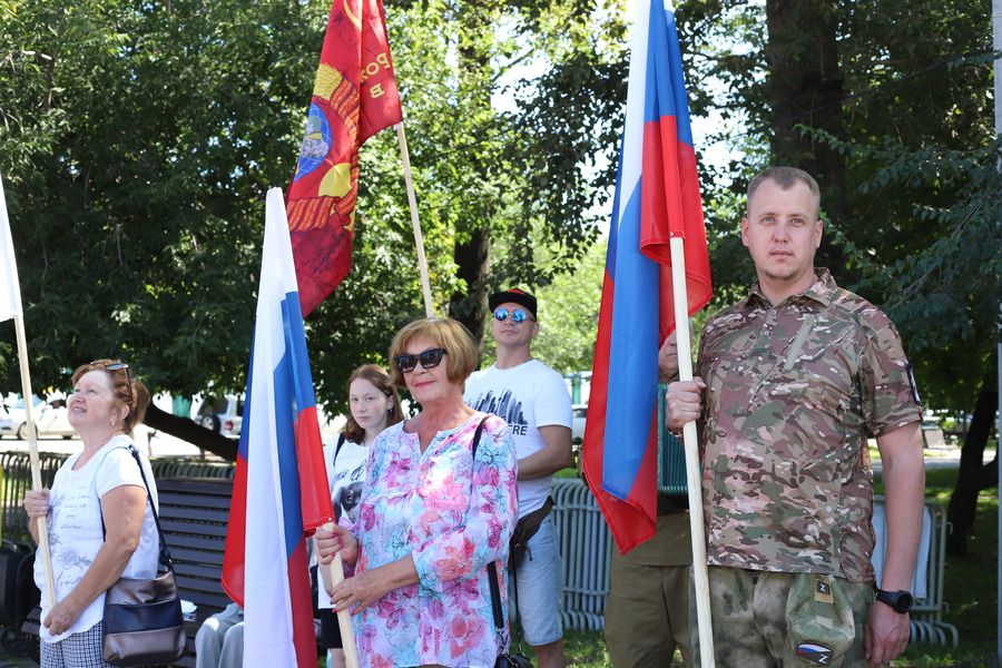 Под флагом России