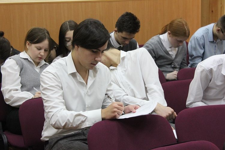 Лекции для школьников на тему защиты прав потребителей провели в Иркутском районе