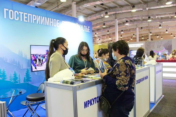 Сотрудники администрации представляют Иркутский район на Международной выставке «БайкалТур»