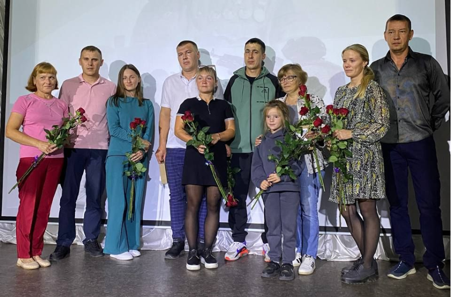 Для участников СВО, прибывших в отпуск, в Максимовщине организовали концерт «Сильный народ — сильная Россия»