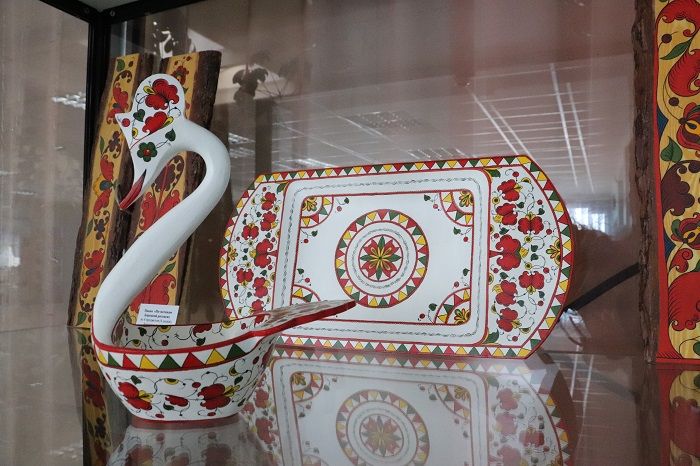 Экспозиция художника Натальи Зинченко открывает новый цикл выставок народных ремёсел в Иркутском районе