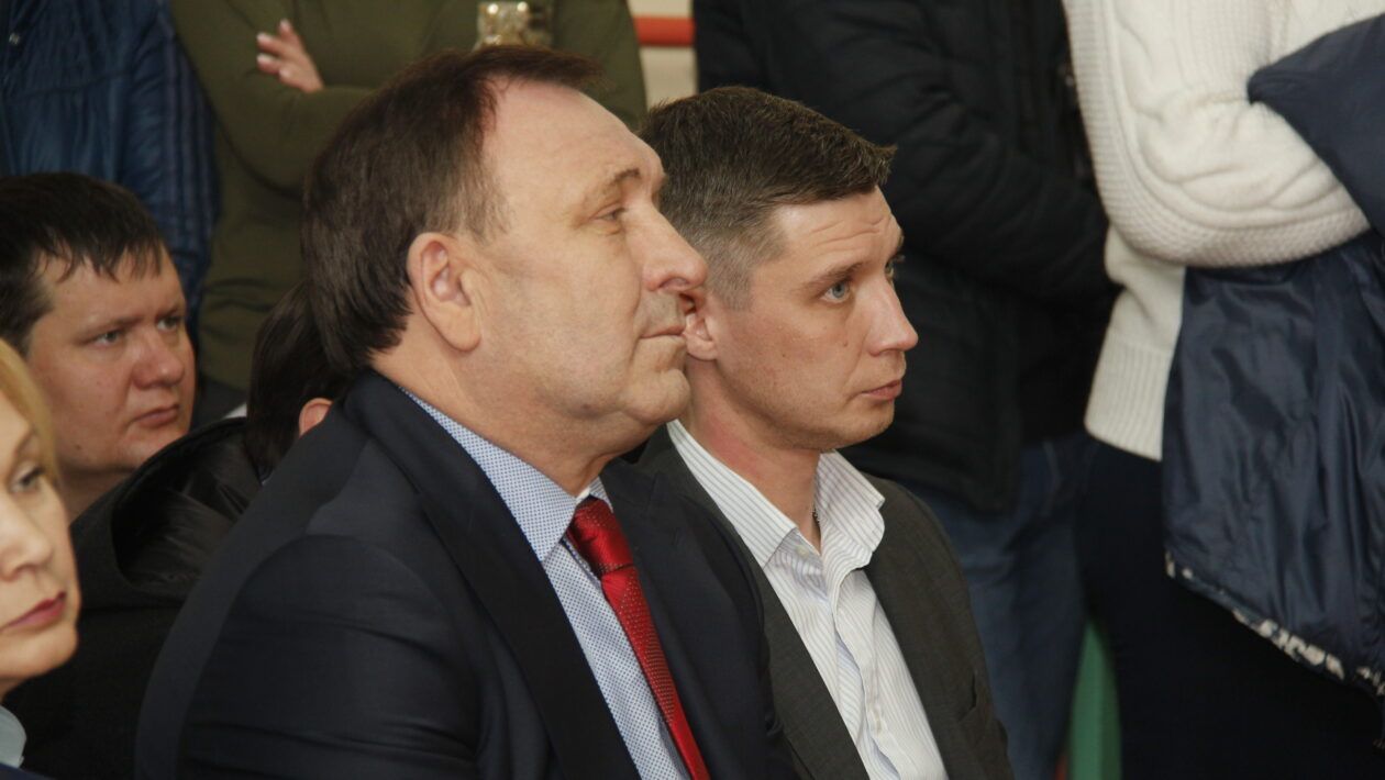 На территориях продолжились отчёты глав с участием Леонида Фролова