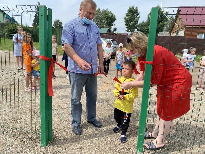 В Карлуке открыли новую детскую площадку