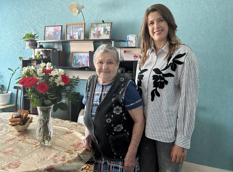 Глава муниципалитета Татьяна Макаревич поздравила с 90-летием жительницу Маркова Татьяну Степанову
