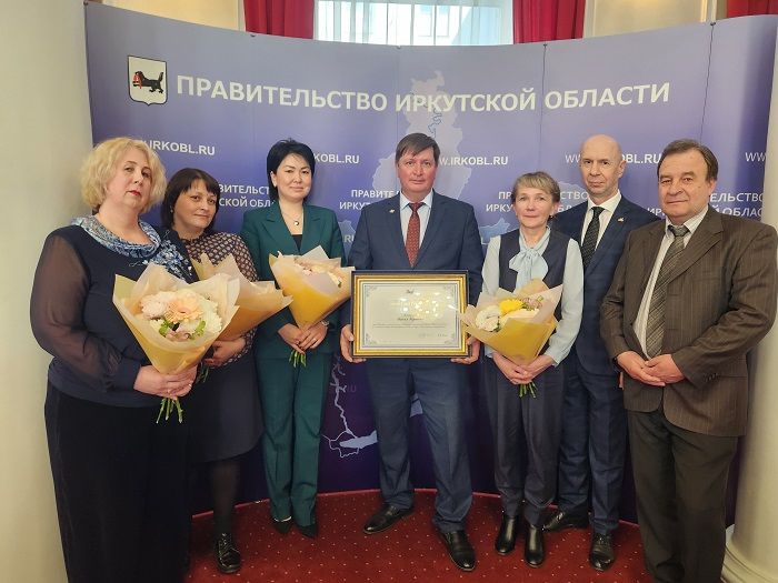 В честь Дня местного самоуправления представителям Иркутского района вручили грамоты и благодарности губернатора