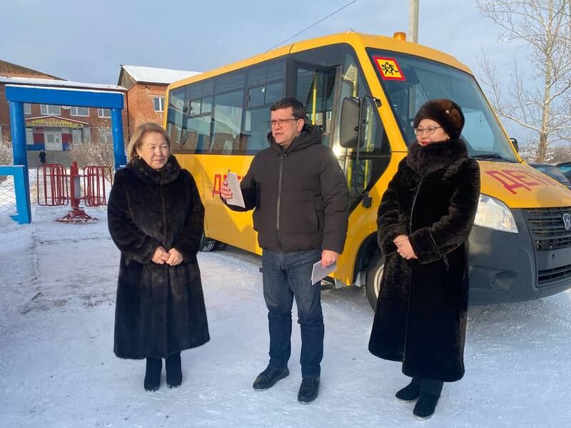 Школы Иркутского района получили новые автобусы