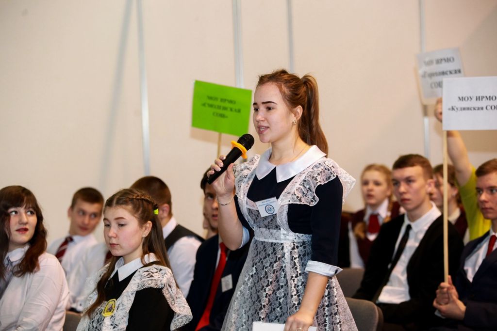 От досуга до медицины: участники первого молодёжного форума задали свои вопросы Леониду Фролову