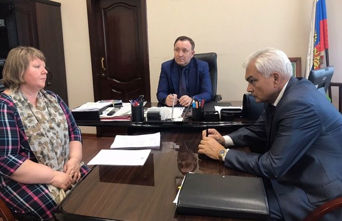 Министр ЖКХ Иркутской области Артур Сулейменов провел приём жителей района