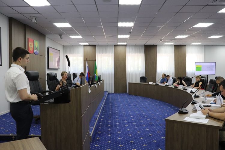 В Иркутском районе идёт обработка гербицидами очагов дикорастущей конопли на площади около 160 га