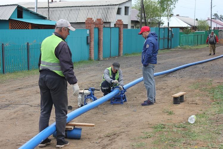 Строительство водовода в деревне Сосновый Бор идёт с опережением графика