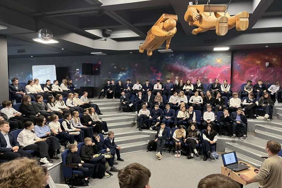 Председатель Совета отцов Молодёжного МО провел беседу с учениками шестых классов