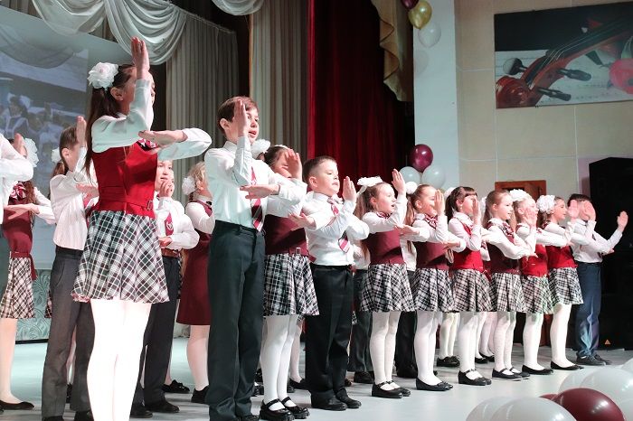 Оёкская школа отметила 95-летий юбилей