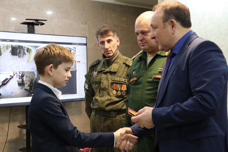 Семье участника СВО Александра Никифорова вручили воинскую награду посмертно