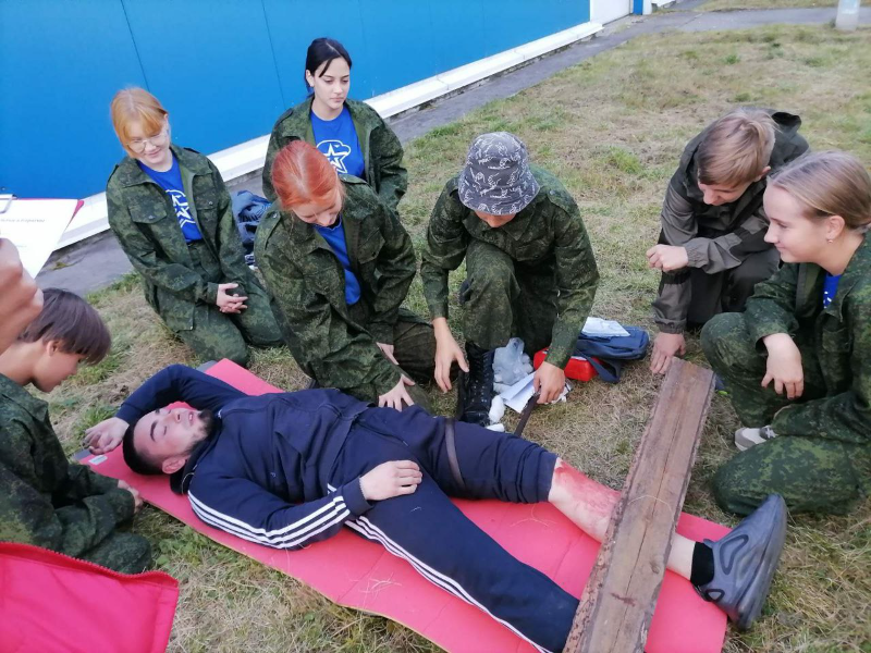 Команда учеников Хомутовской СОШ №1 стала победителем в военно-спортивной игре «Орлёнок»