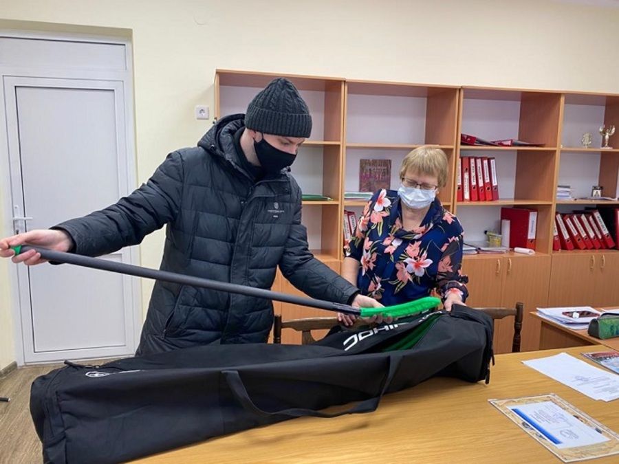 В семь школ Иркутского района завезли новый инвентарь
