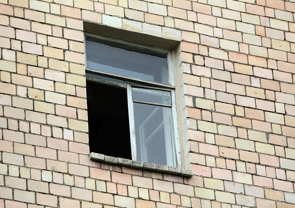 Ребёнок выпал из окна в Иркутском районе