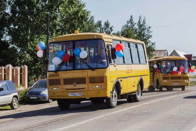 Новые автобусы получили 8 школ Иркутского района