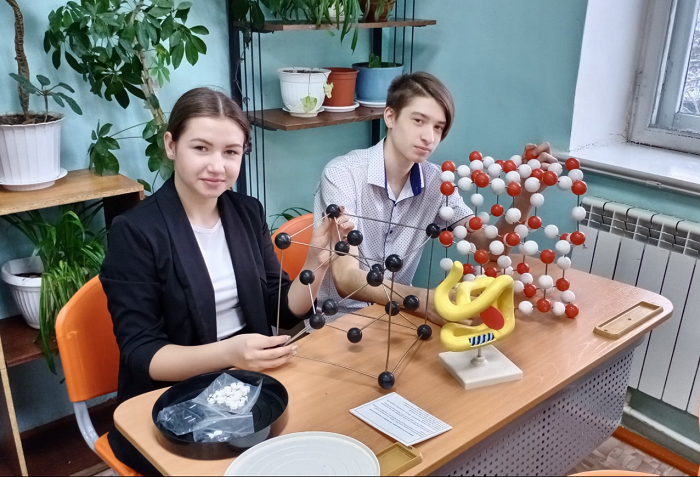 Новое лабораторное оборудование получила Уриковская школа