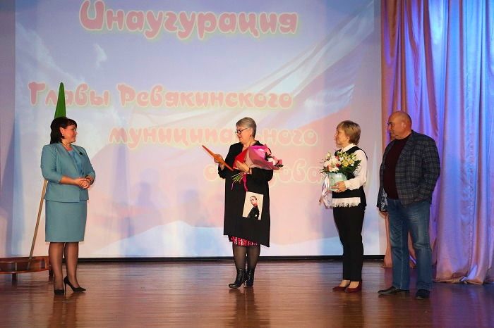 Вера Соболева вступила в должность главы Ревякинского МО